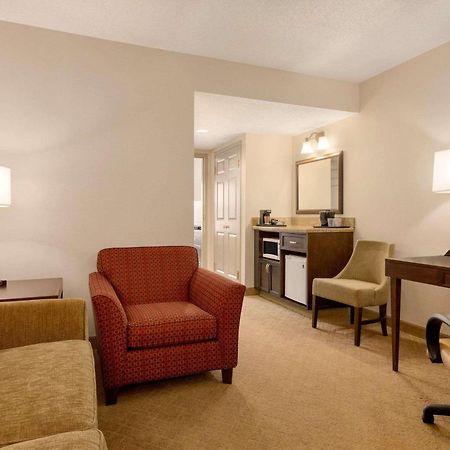 Country Inn & Suites By Radisson, Calgary-Northeast Zewnętrze zdjęcie