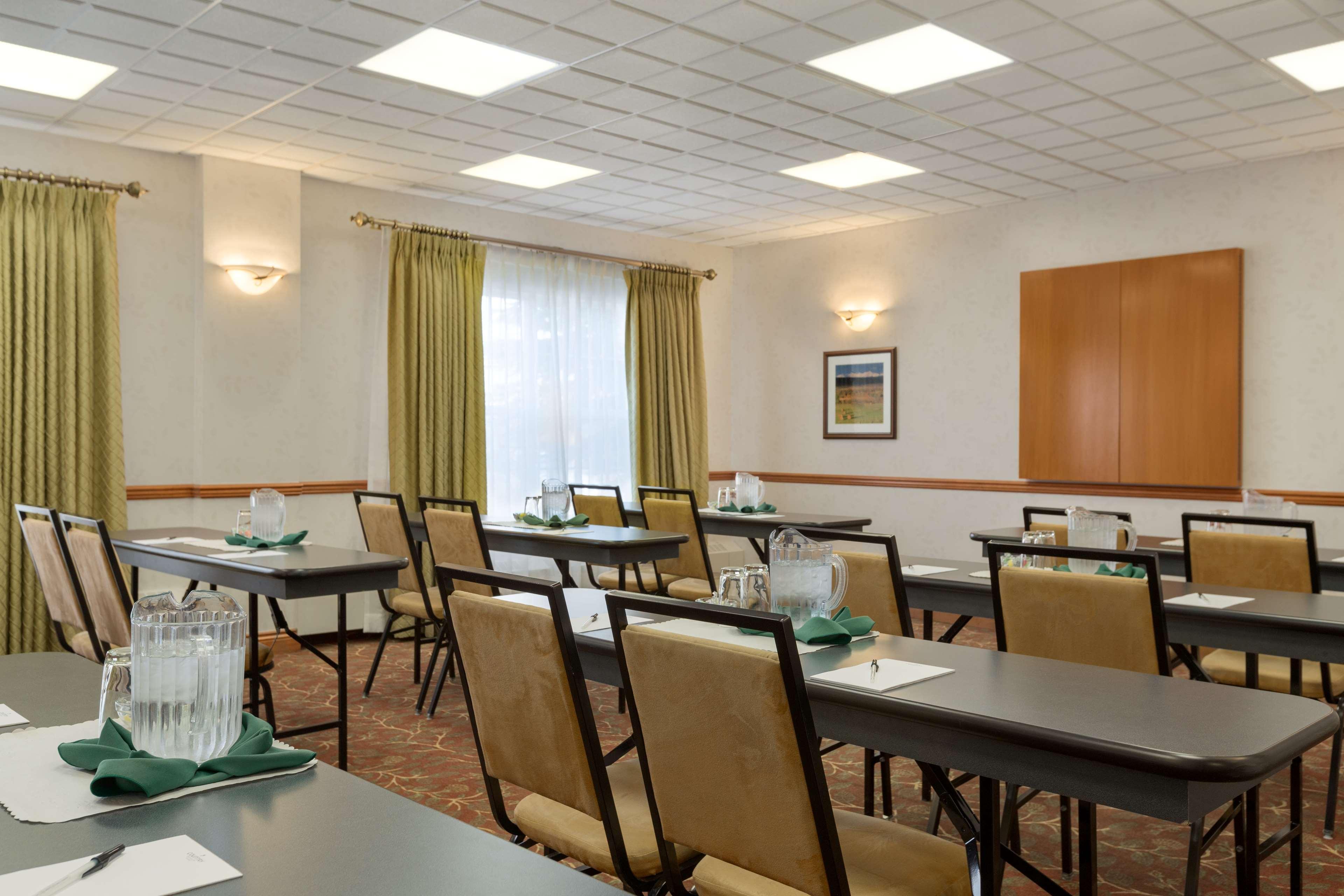 Country Inn & Suites By Radisson, Calgary-Northeast Zewnętrze zdjęcie