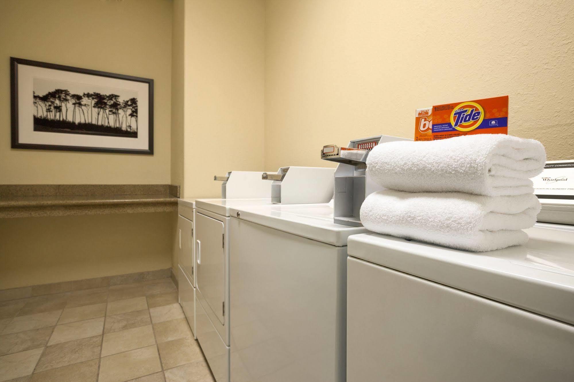 Country Inn & Suites By Radisson, Calgary-Northeast Zewnętrze zdjęcie