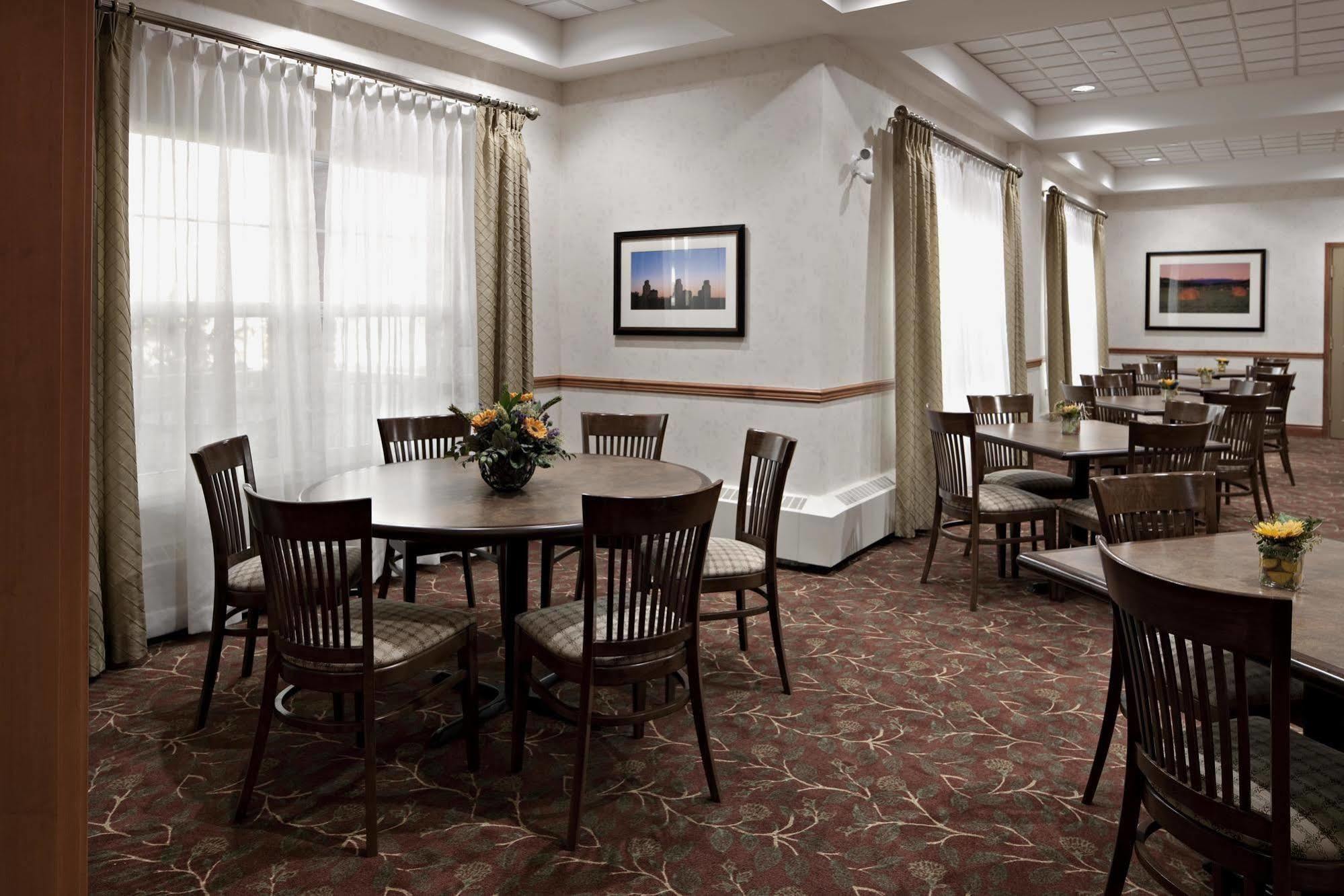 Country Inn & Suites By Radisson, Calgary-Northeast Zewnętrze zdjęcie