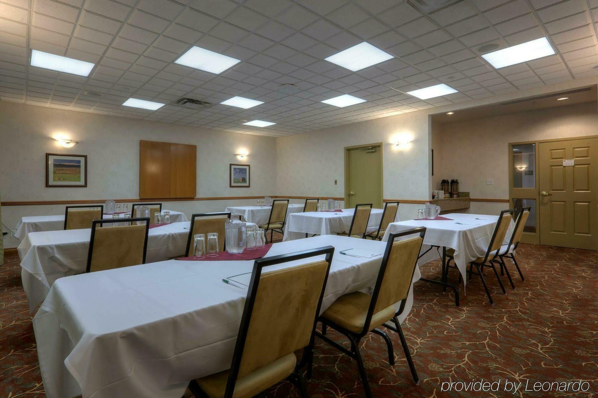 Country Inn & Suites By Radisson, Calgary-Northeast Zaplecze biznesowe zdjęcie